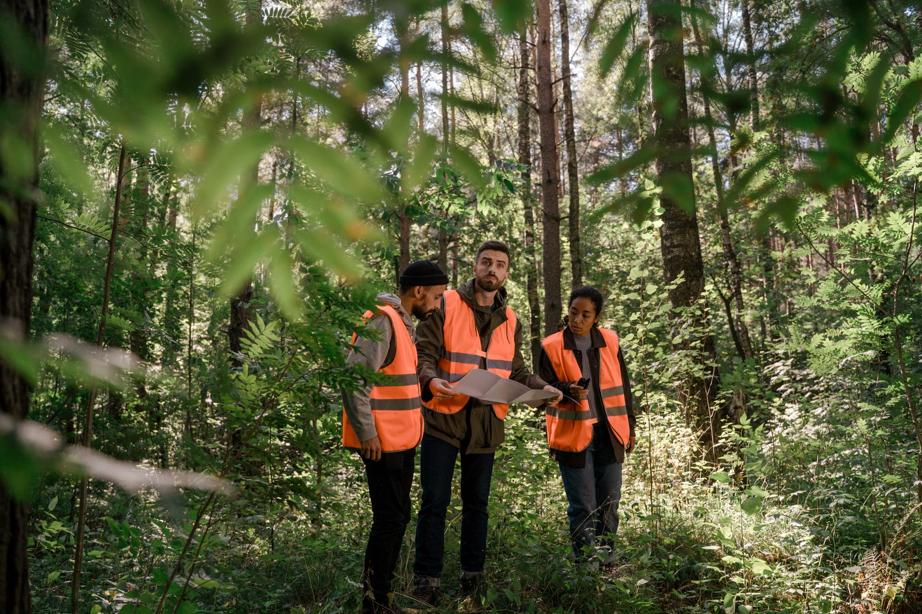 Community-based research methods including photovoice and GIS mapping